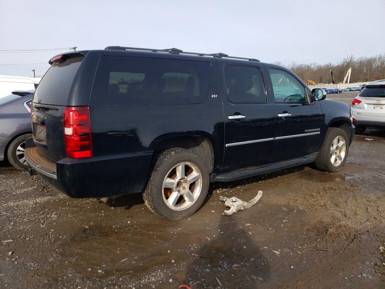 2013 Chevrolet Suburban K1500 Ltz - Фото 3