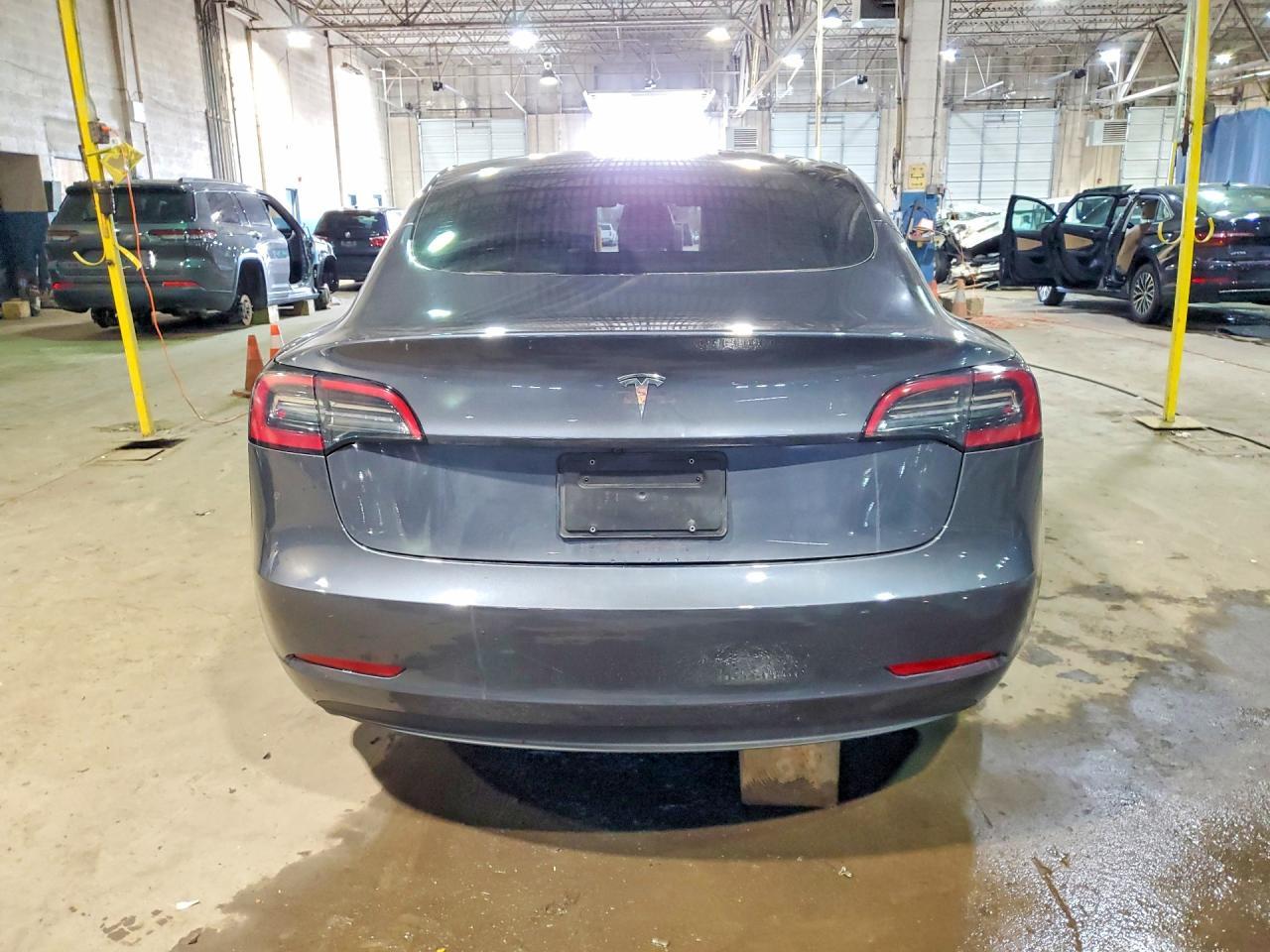 2023 Tesla Model 3 - Фото 6