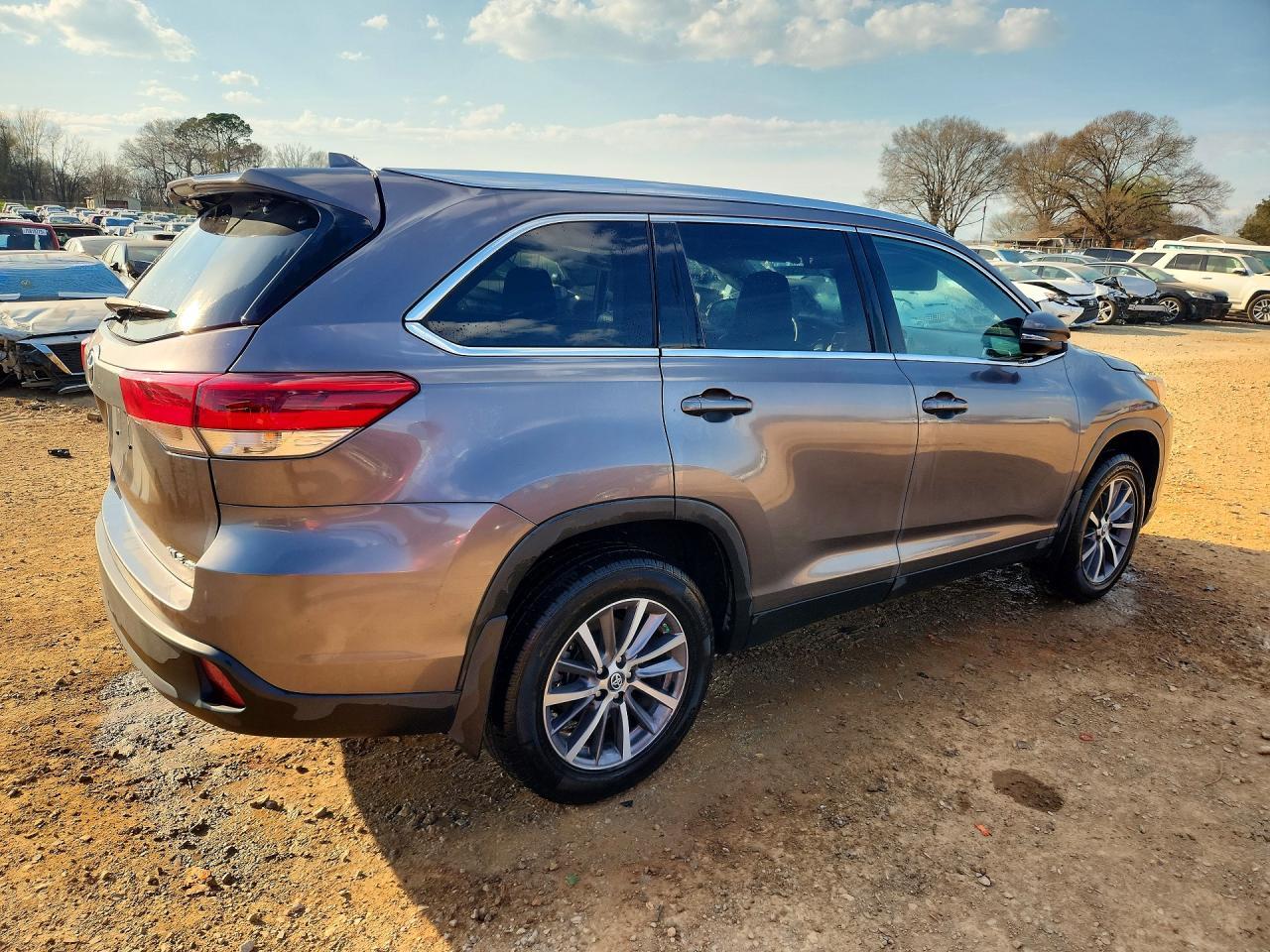 2019 Toyota Highlander Xle - Фото 3