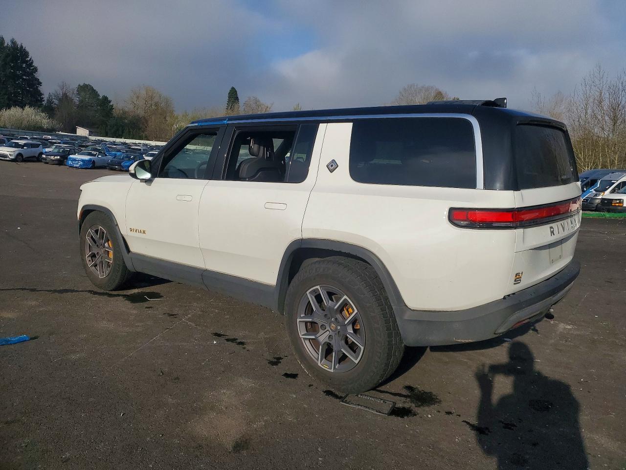 2023 Rivian R1S Adventure - Фото 2