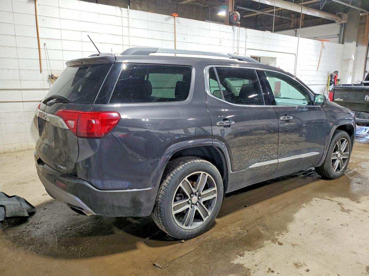 2017 GMC Acadia Denali - Фото 3