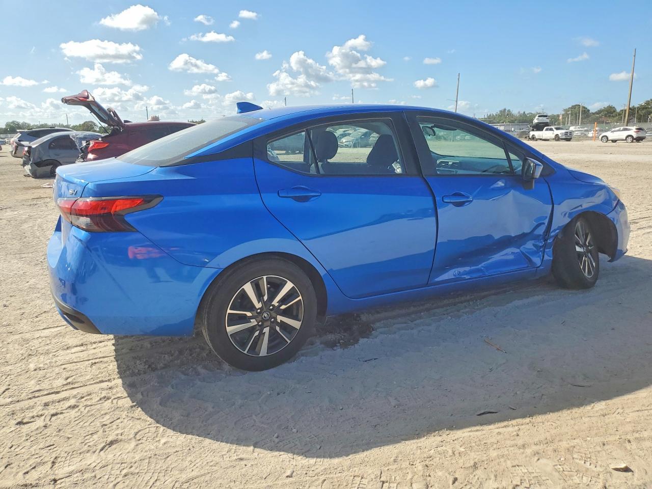 2022 Nissan Versa Sv - Image 3