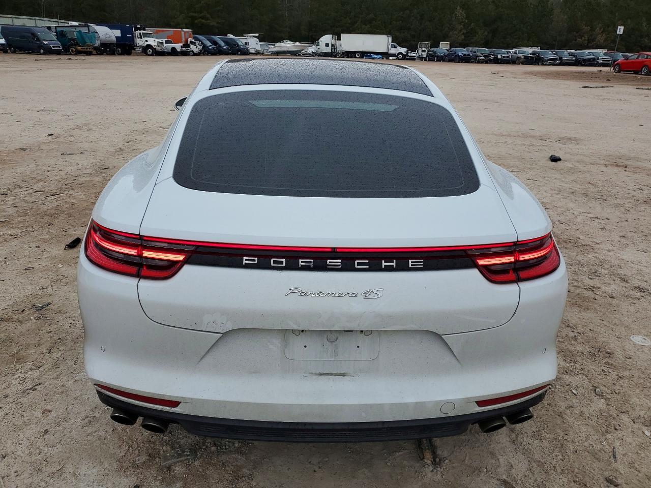 2017 Porsche Panamera 4S - Image 6