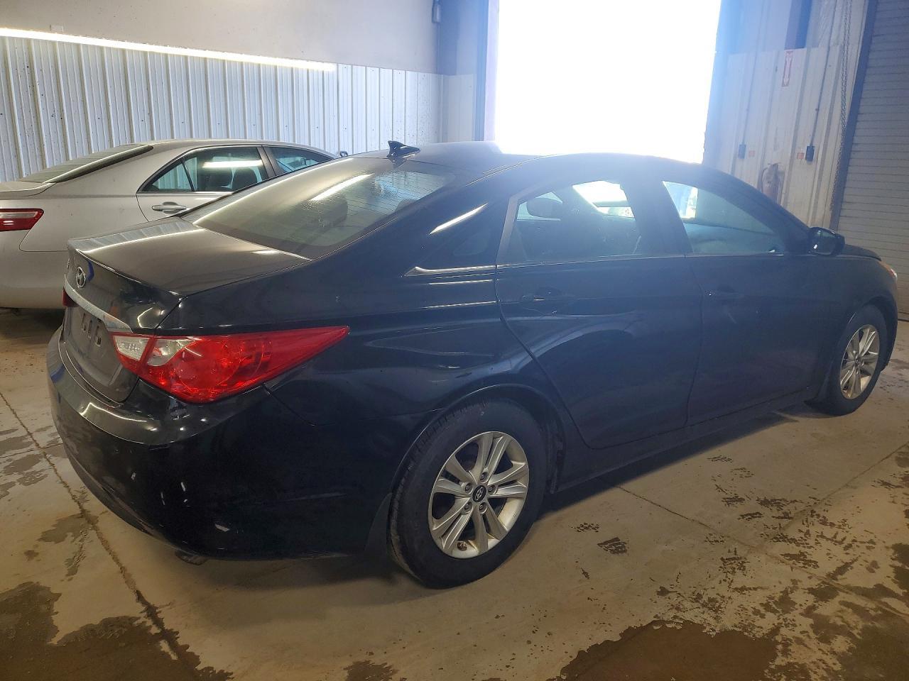 2012 Hyundai Sonata Gls - Image 3