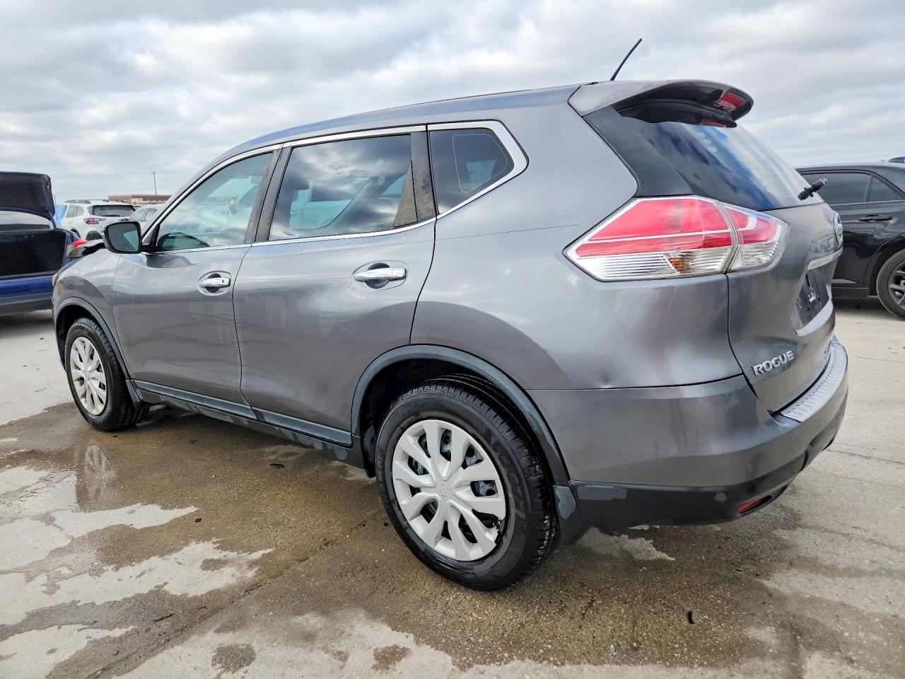 2015 Nissan Rogue S - Image 2