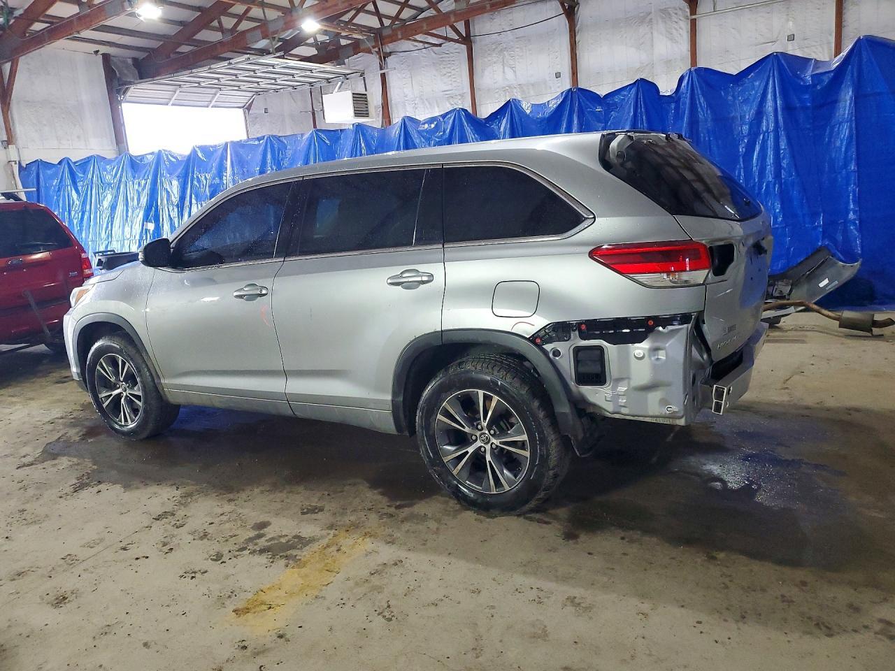 2017 Toyota Highlander Le - Image 2
