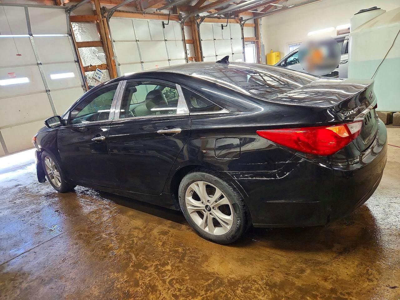 2011 Hyundai Sonata Limited - Image 2