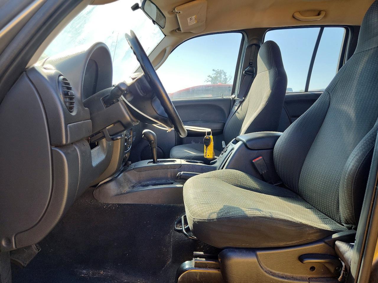 2004 Jeep Liberty Sport - Image 7
