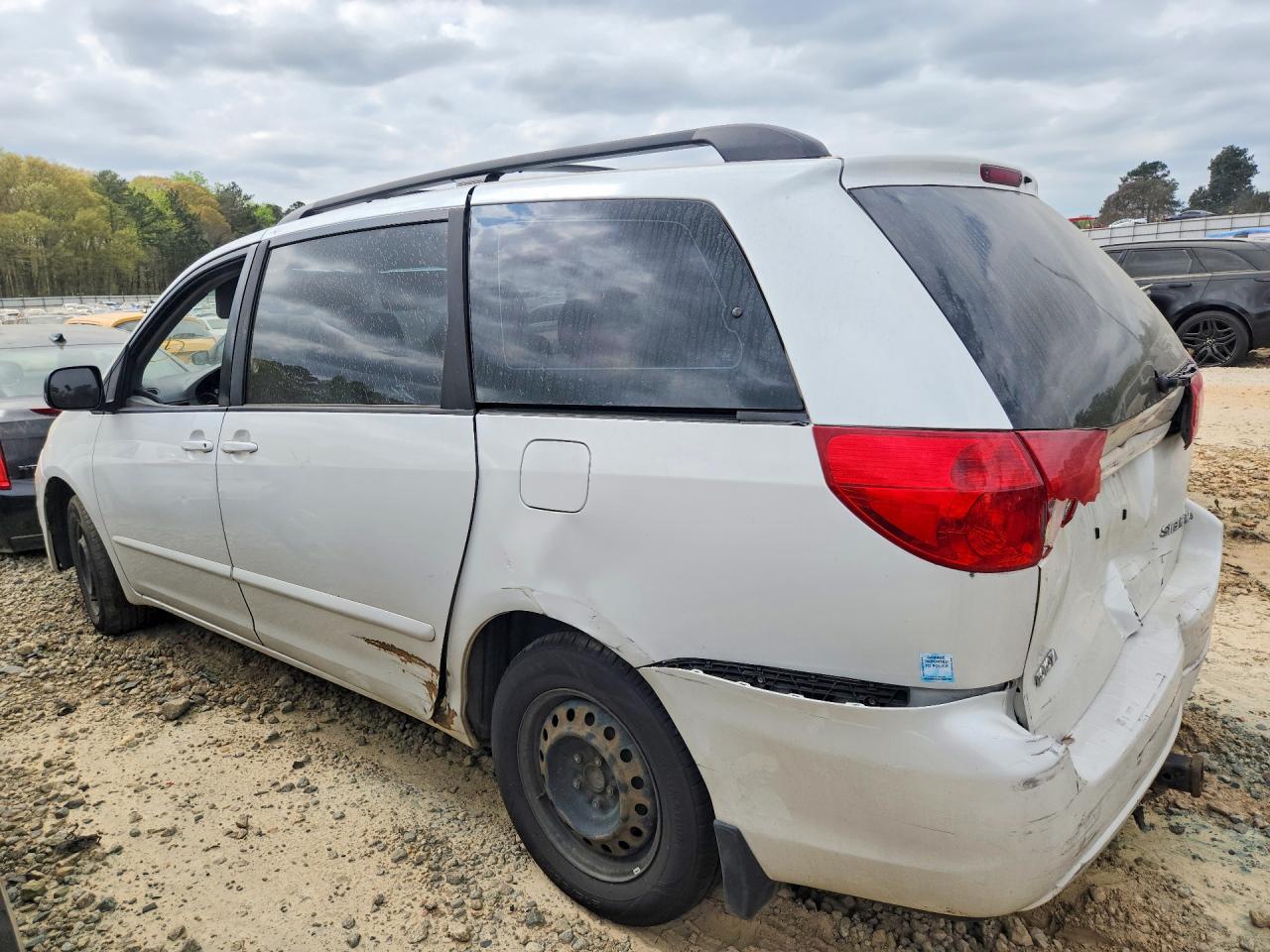 2006 Toyota Sienna Ce 7 Passenger - Image 2