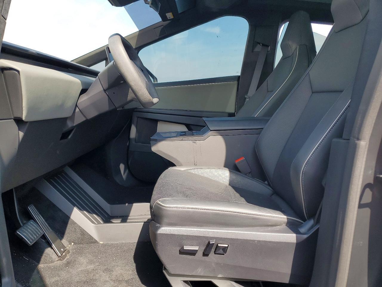2025 Tesla Cybertruck - Фото 7