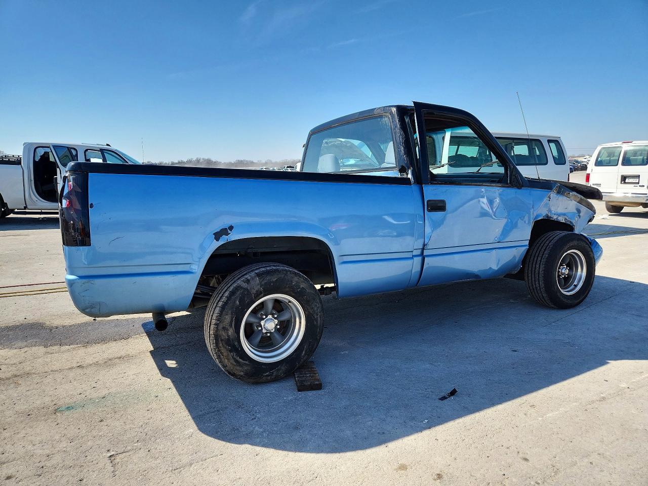 1988 Chevrolet Gmt-400 C1500 - Image 3