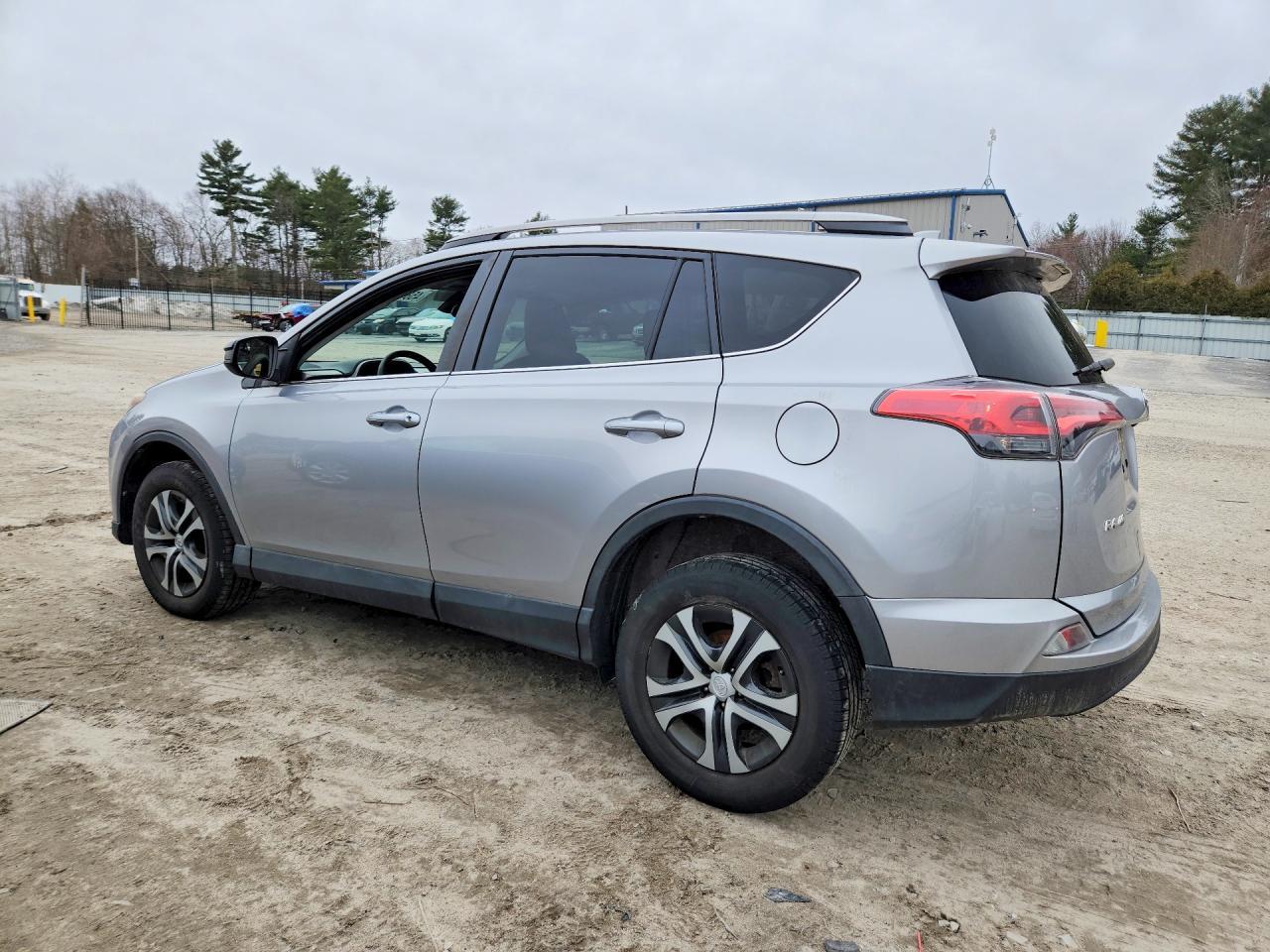 2017 Toyota Rav4 Le - Фото 2