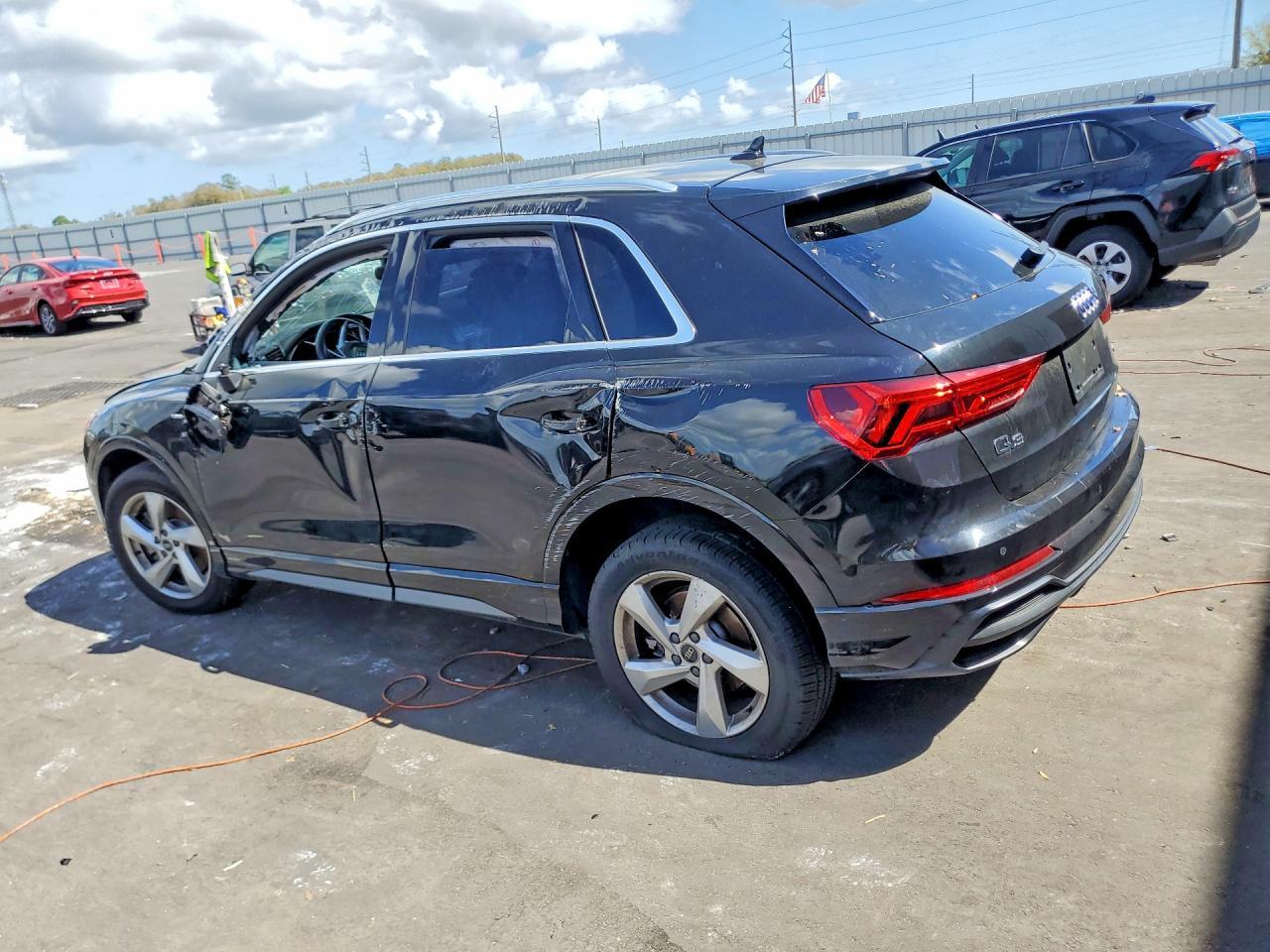 2021 Audi Q3 - Фото 2