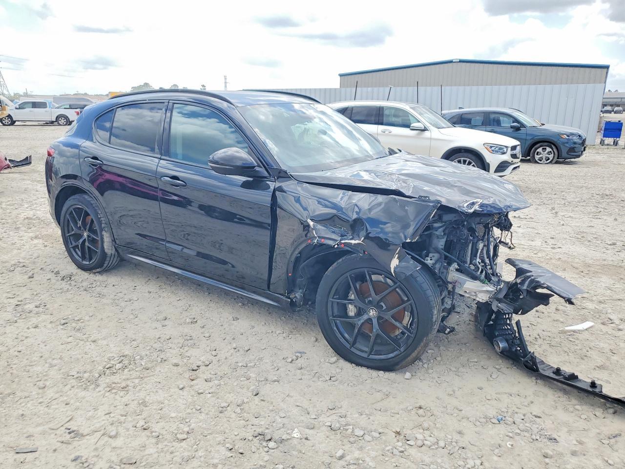 2021 Alfa Romeo Stelvio Ti - Image 4