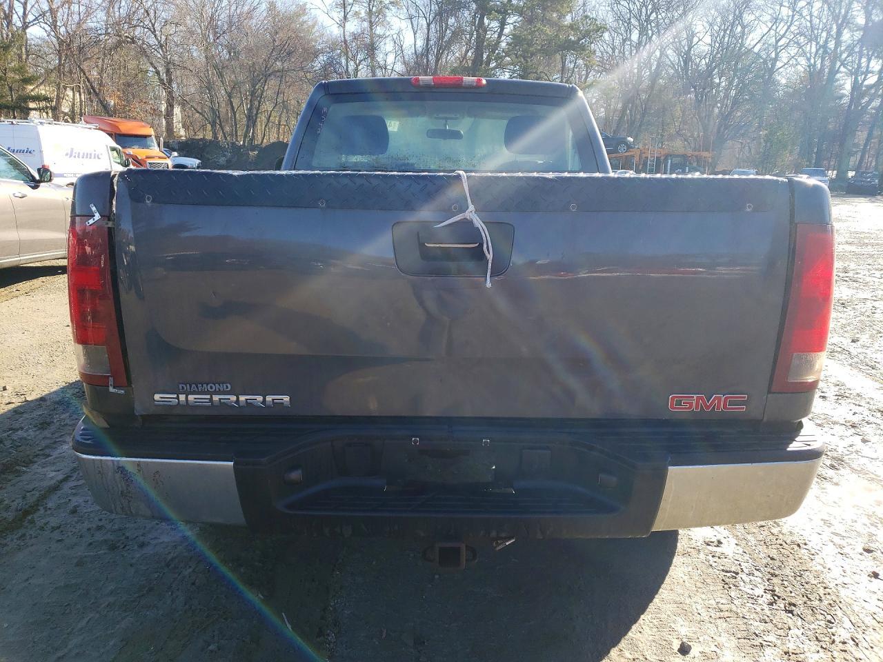 2010 GMC Sierra K1500 - Image 6