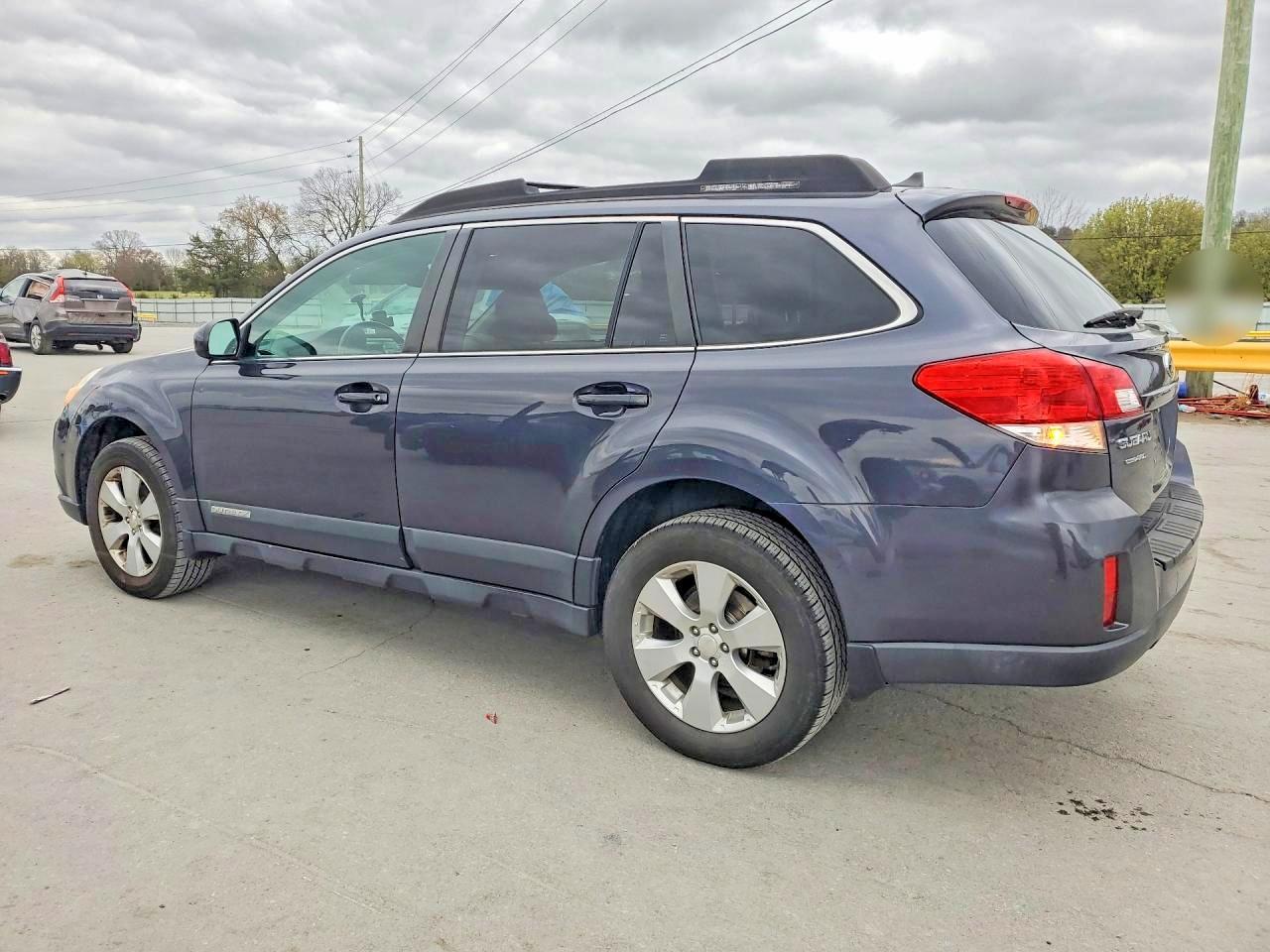 2011 Subaru Outback 2.5I Limited - Image 2