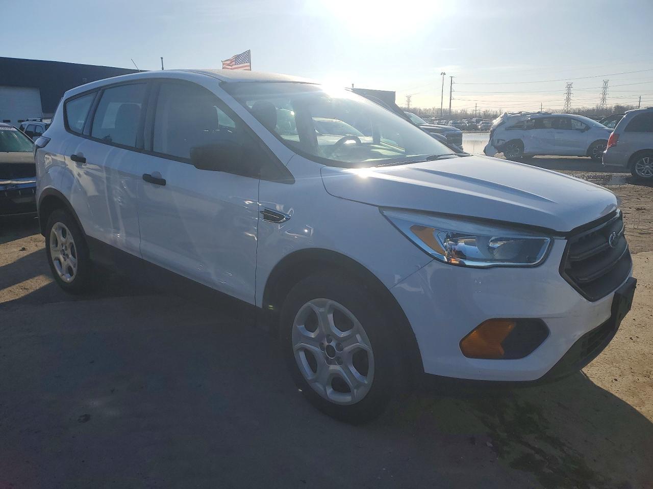 2017 Ford Escape S - Фото 4