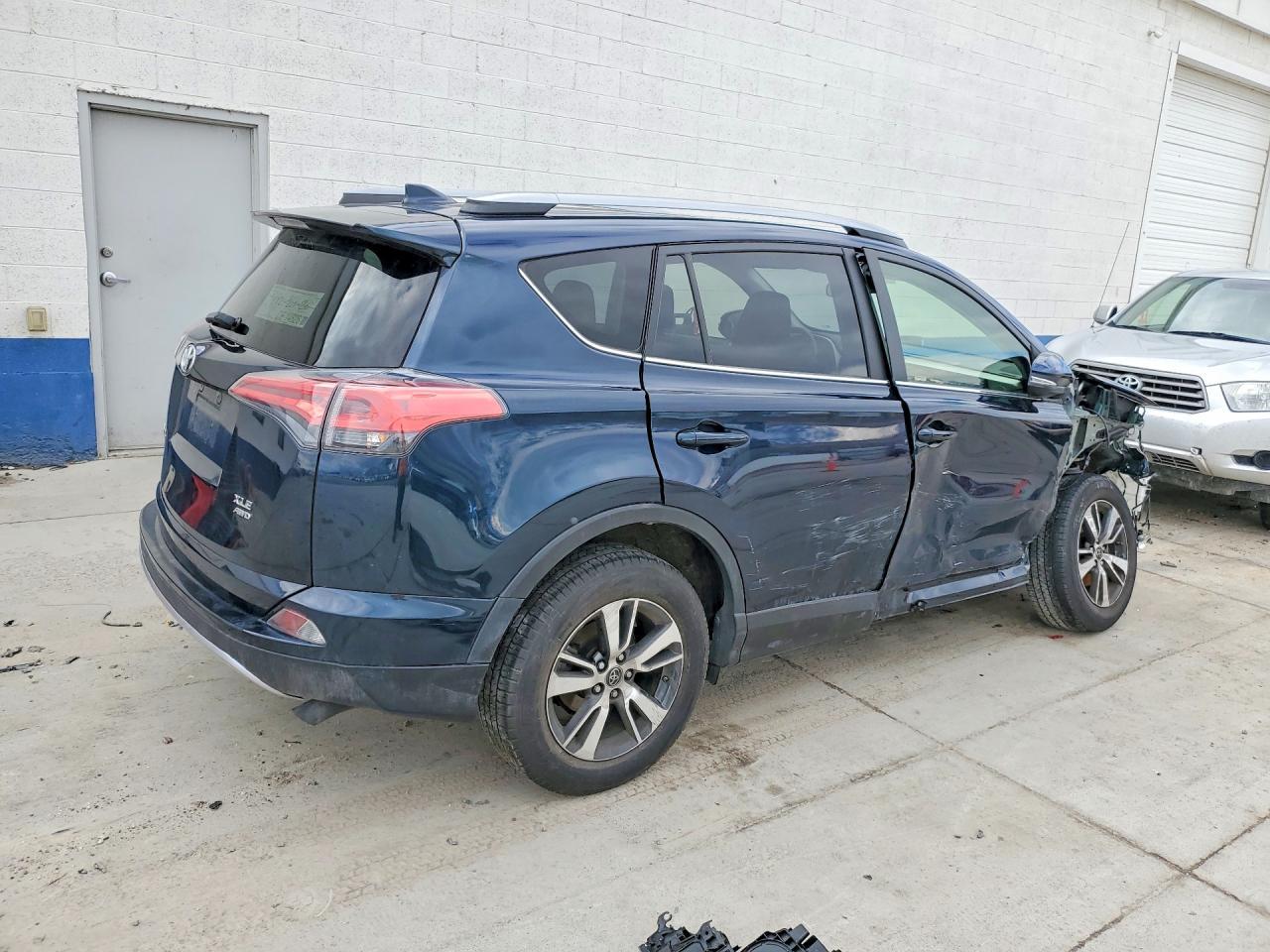 2018 Toyota Rav4 Xle - Image 3