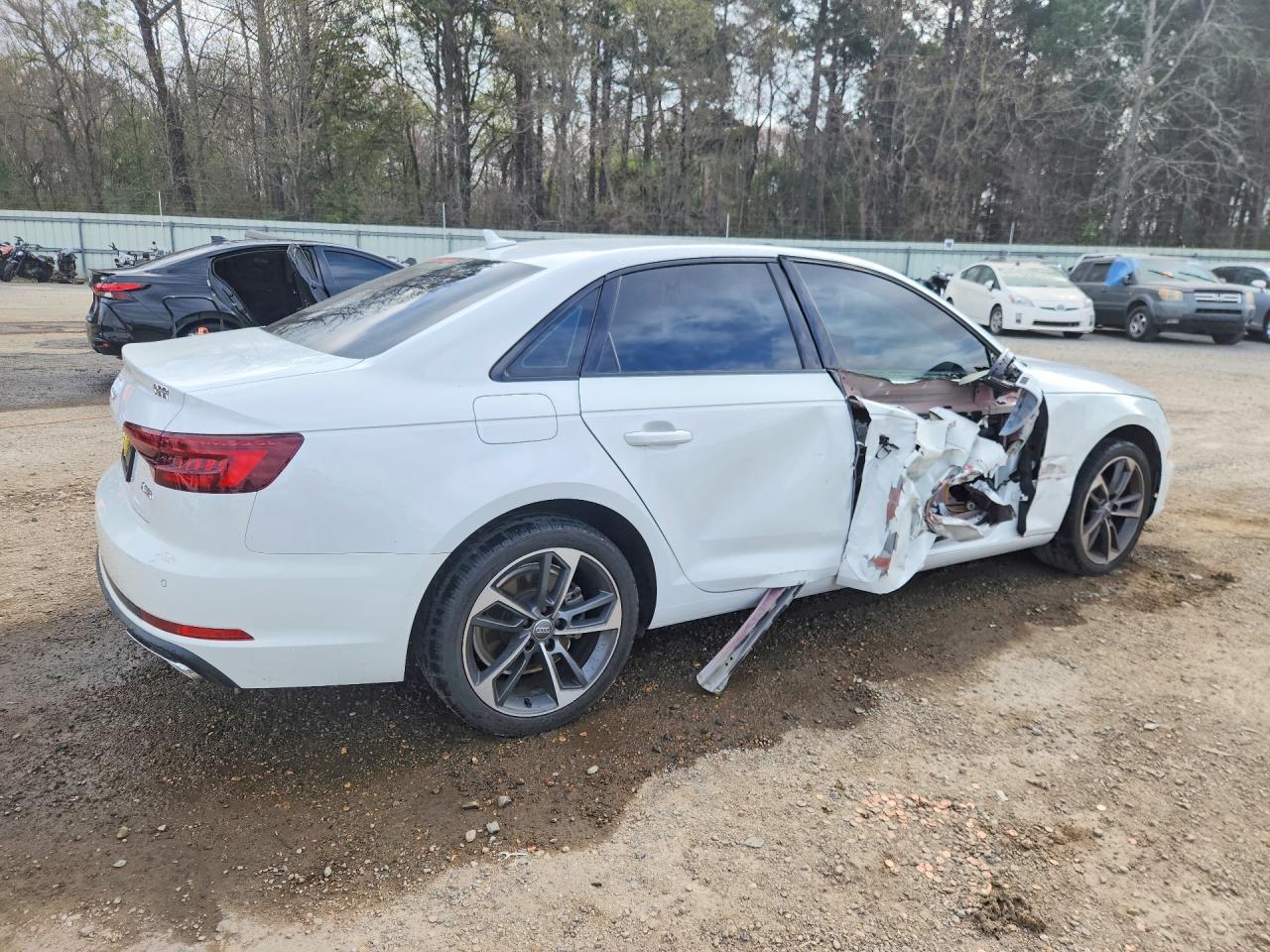 2019 Audi A4 Premium - Фото 3