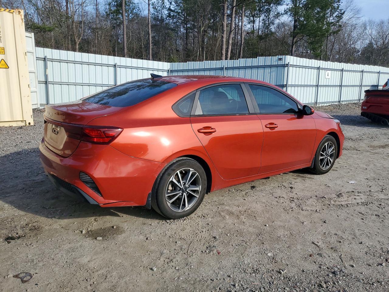2022 Kia Forte Lxs - Image 3