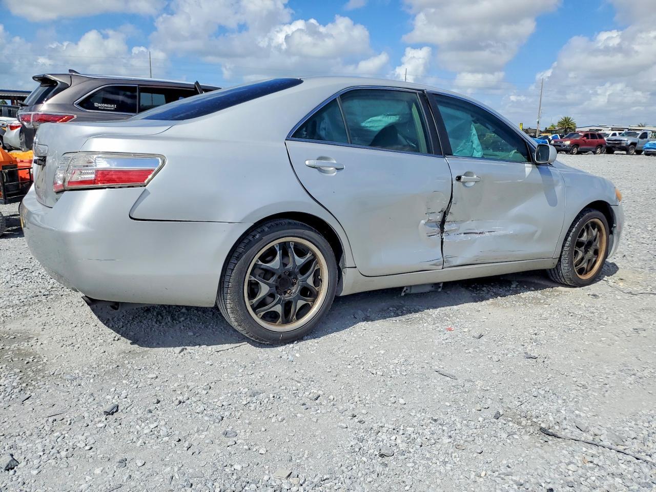 2009 Toyota Camry Le - Фото 3