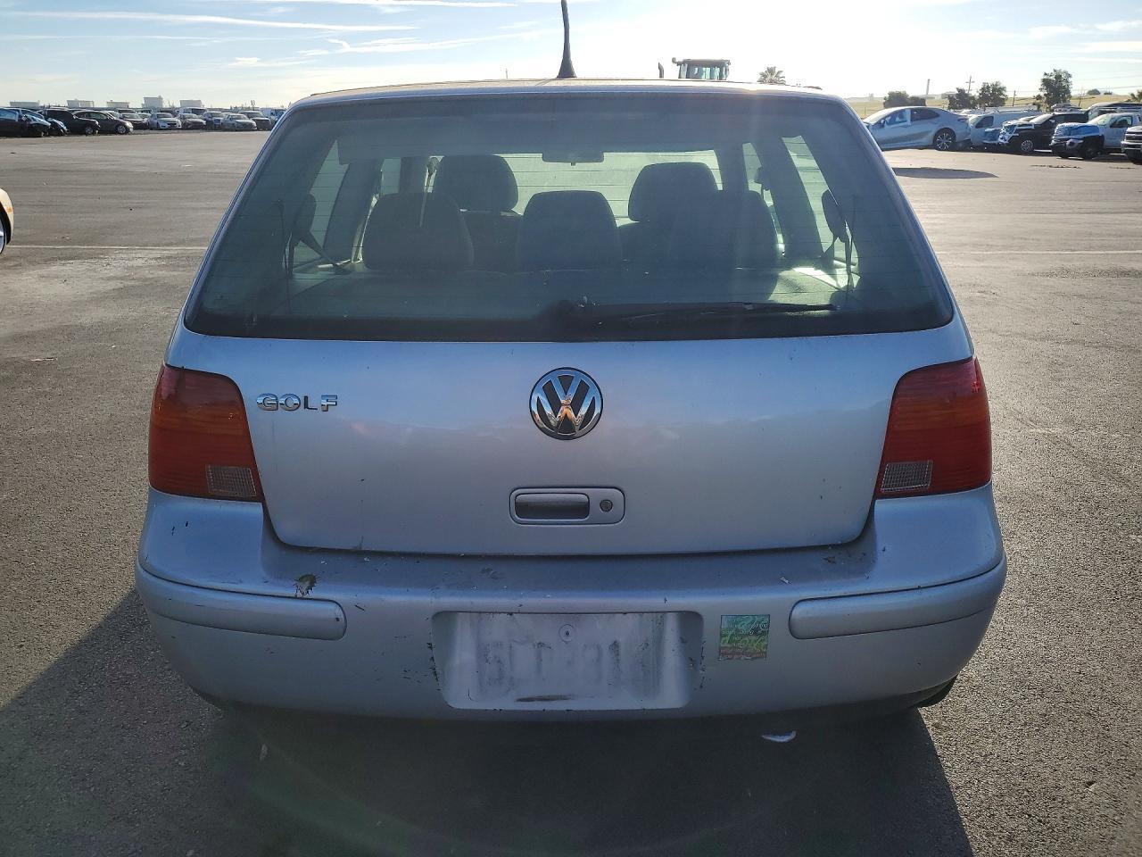 2004 Volkswagen Golf - Image 6