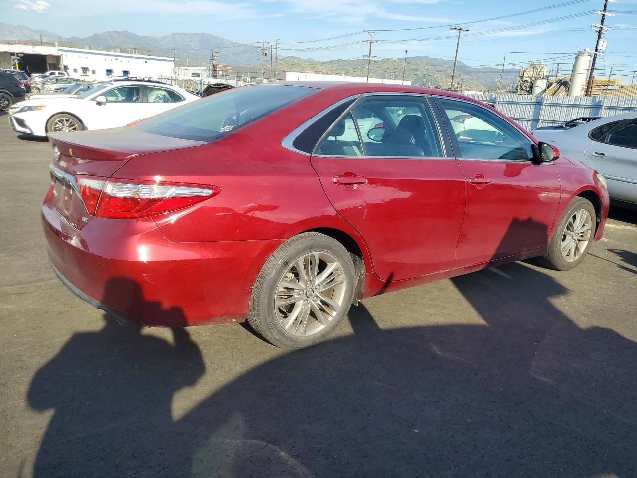 2016 Toyota Camry Se - Фото 3