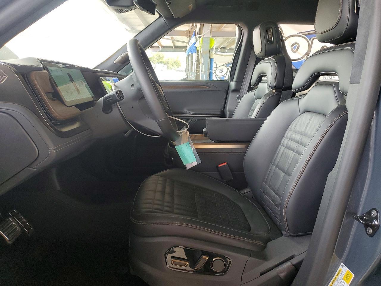 2026 Rivian R1S Premium - Фото 7