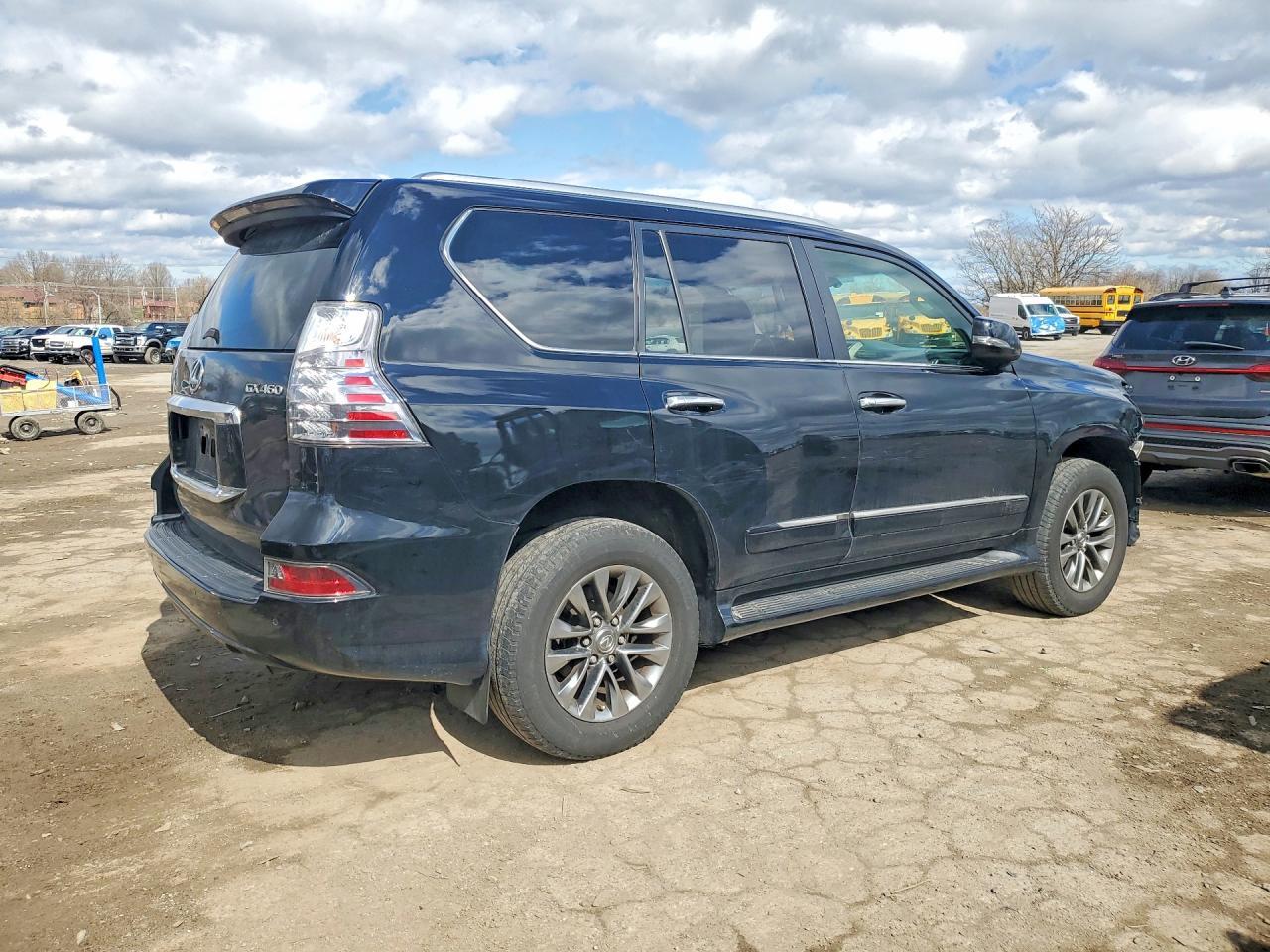 2014 Lexus Gx 460 Luxury - Image 3