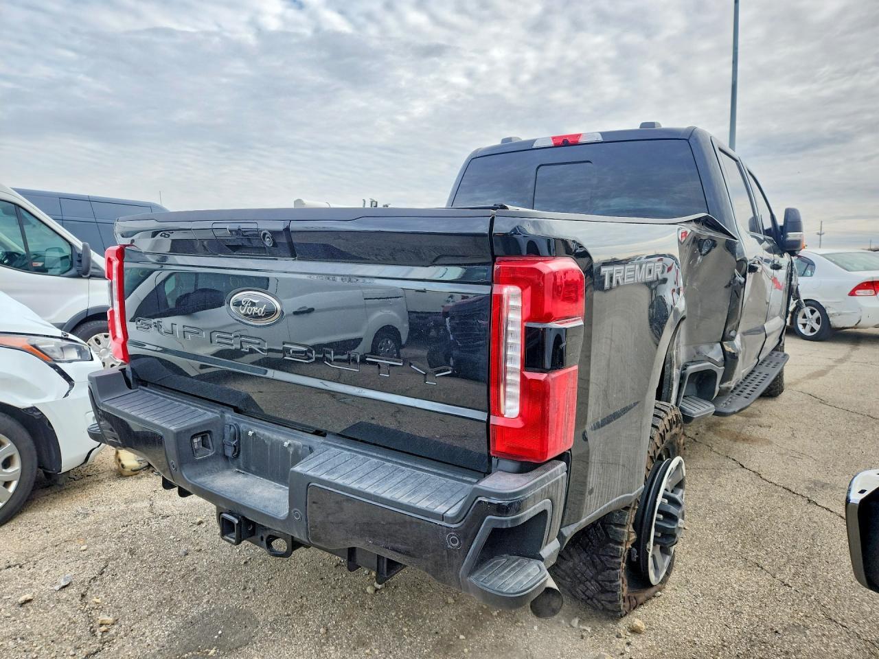 2024 Ford F250 Super Duty - Фото 3