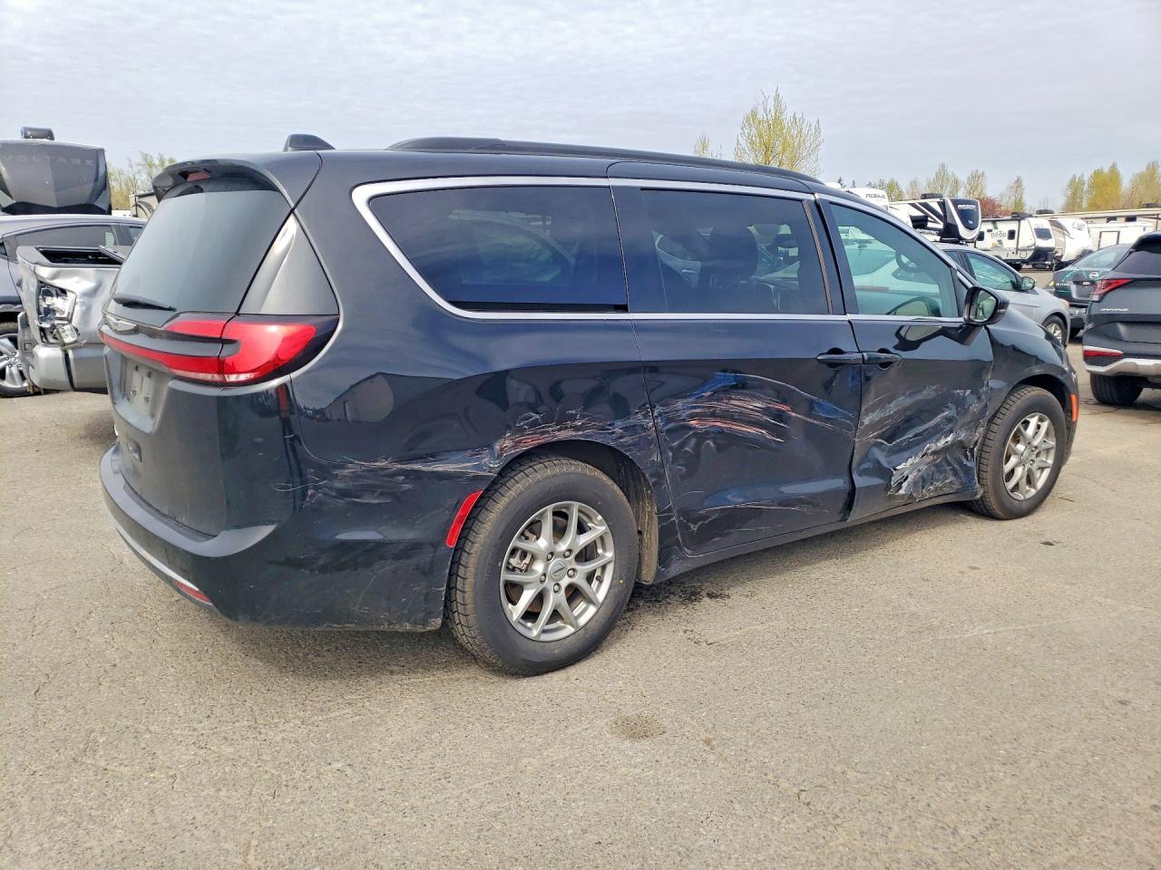 2022 Chrysler Pacifica Touring - Фото 3