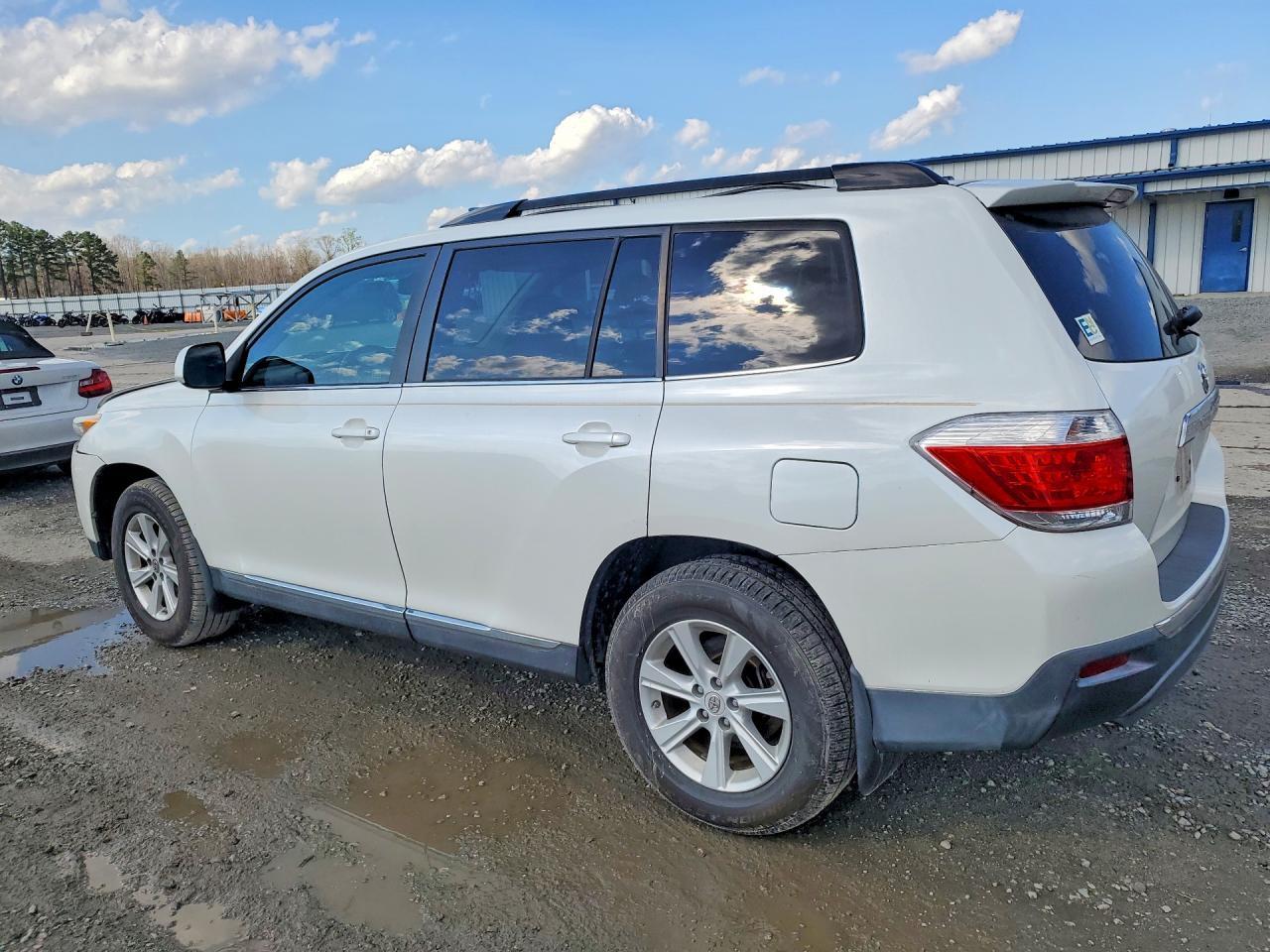 2011 Toyota Highlander Se - Image 2