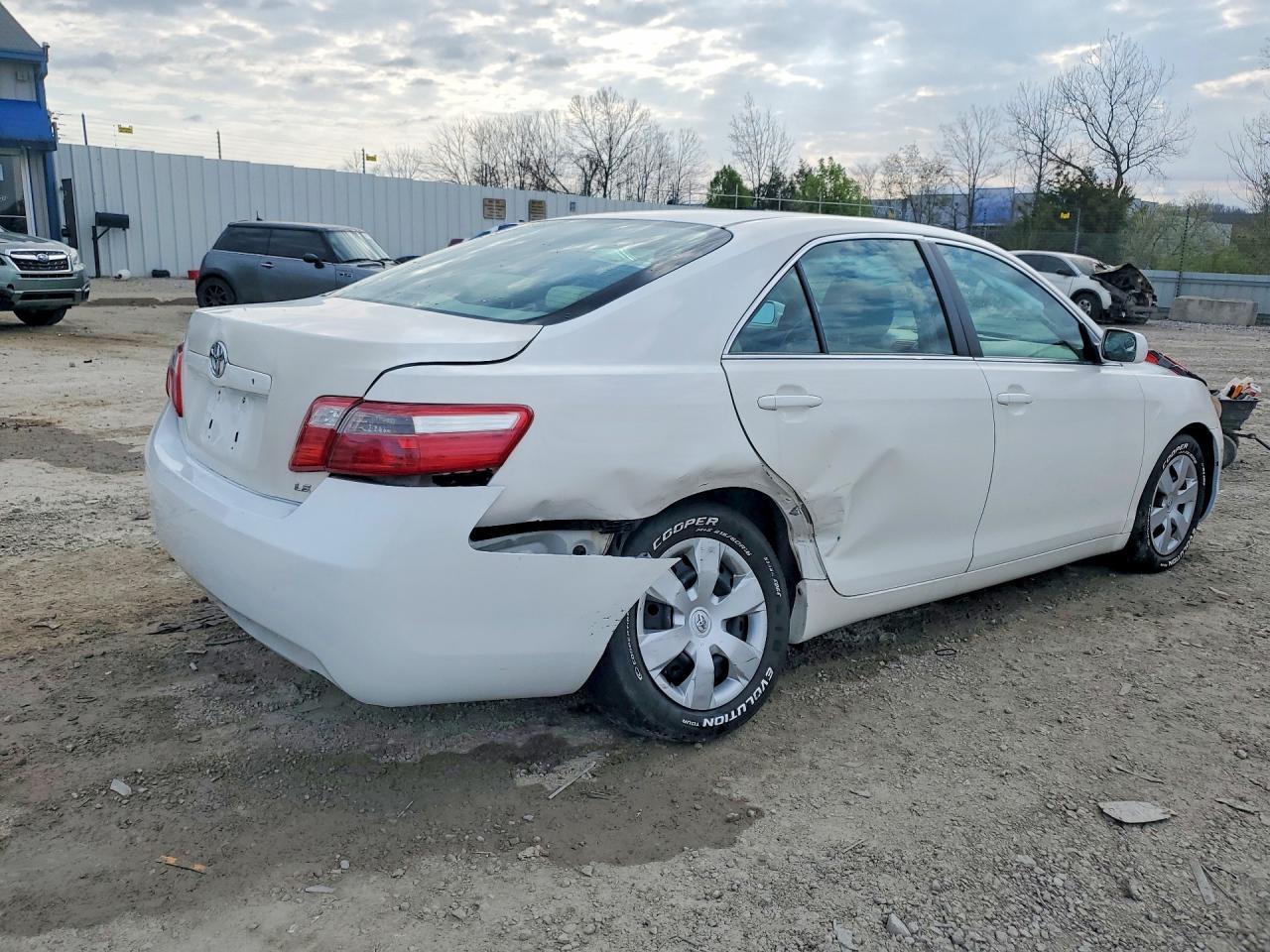 2008 Toyota Camry Le - Image 3