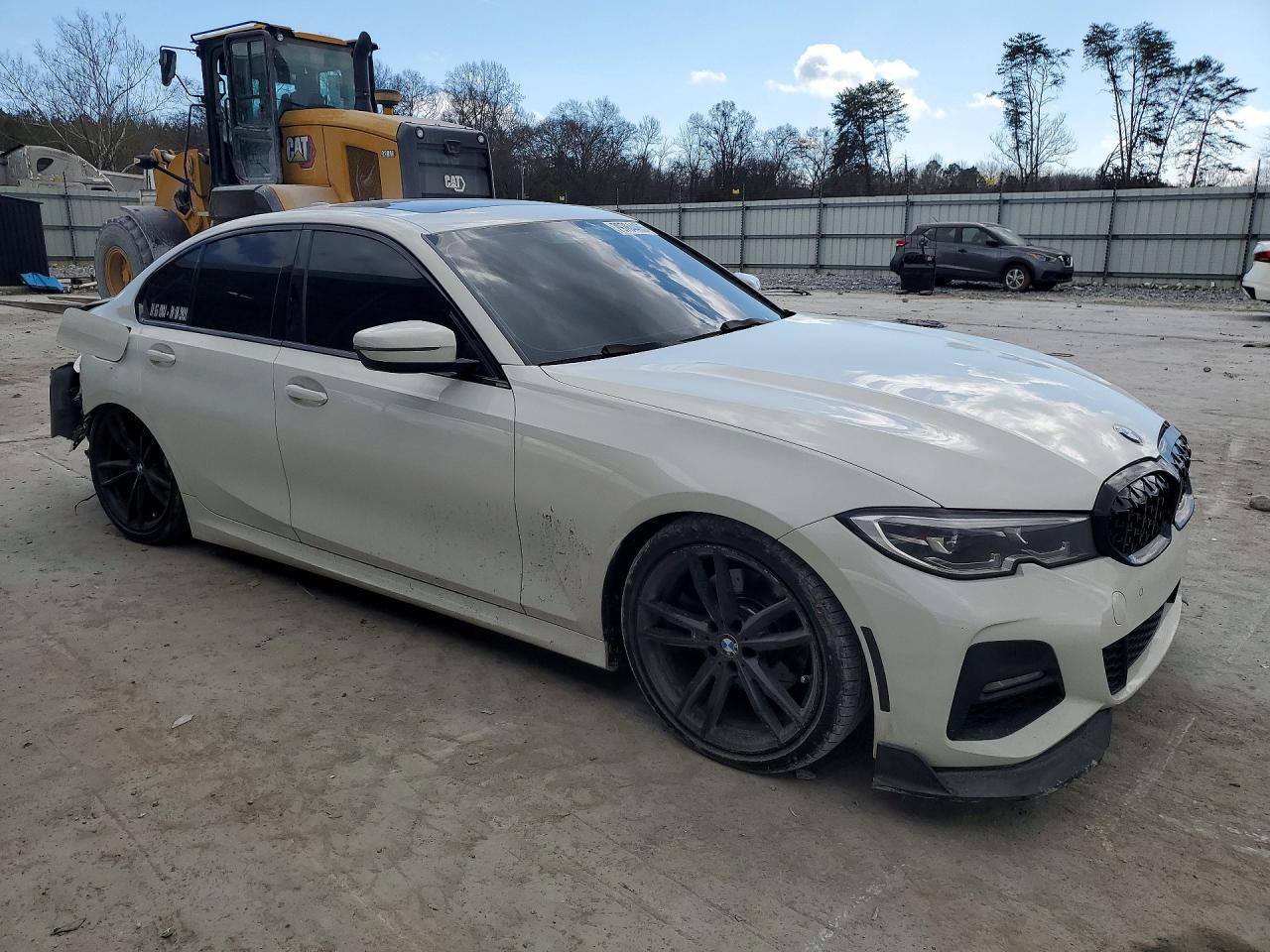 2022 BMW 330I - Фото 4