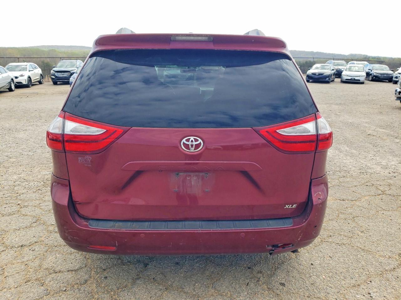 2016 Toyota Sienna Xle 8-Passenger - Image 6