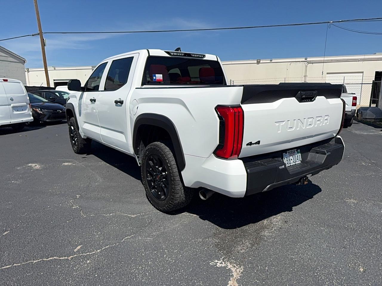 2024 Toyota Tundra Sr - Фото 3