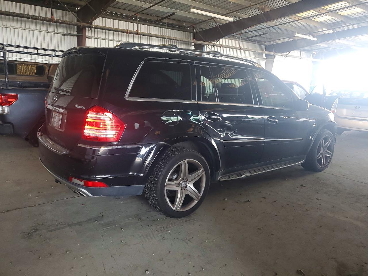 2010 Mercedes-Benz Gl 550 4Matic - Image 3