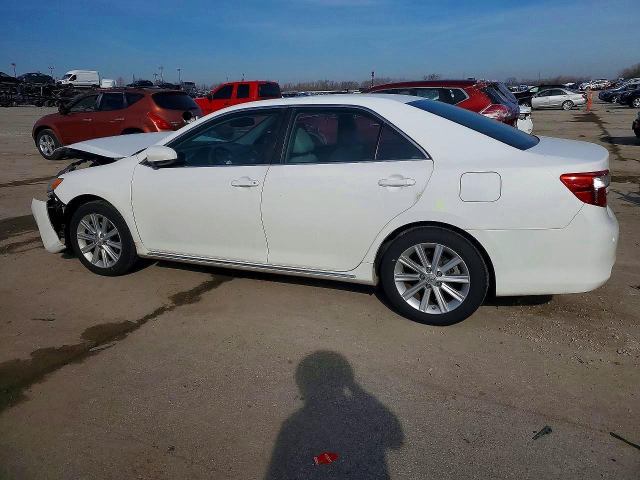 2013 Toyota Camry Xle - Image 2