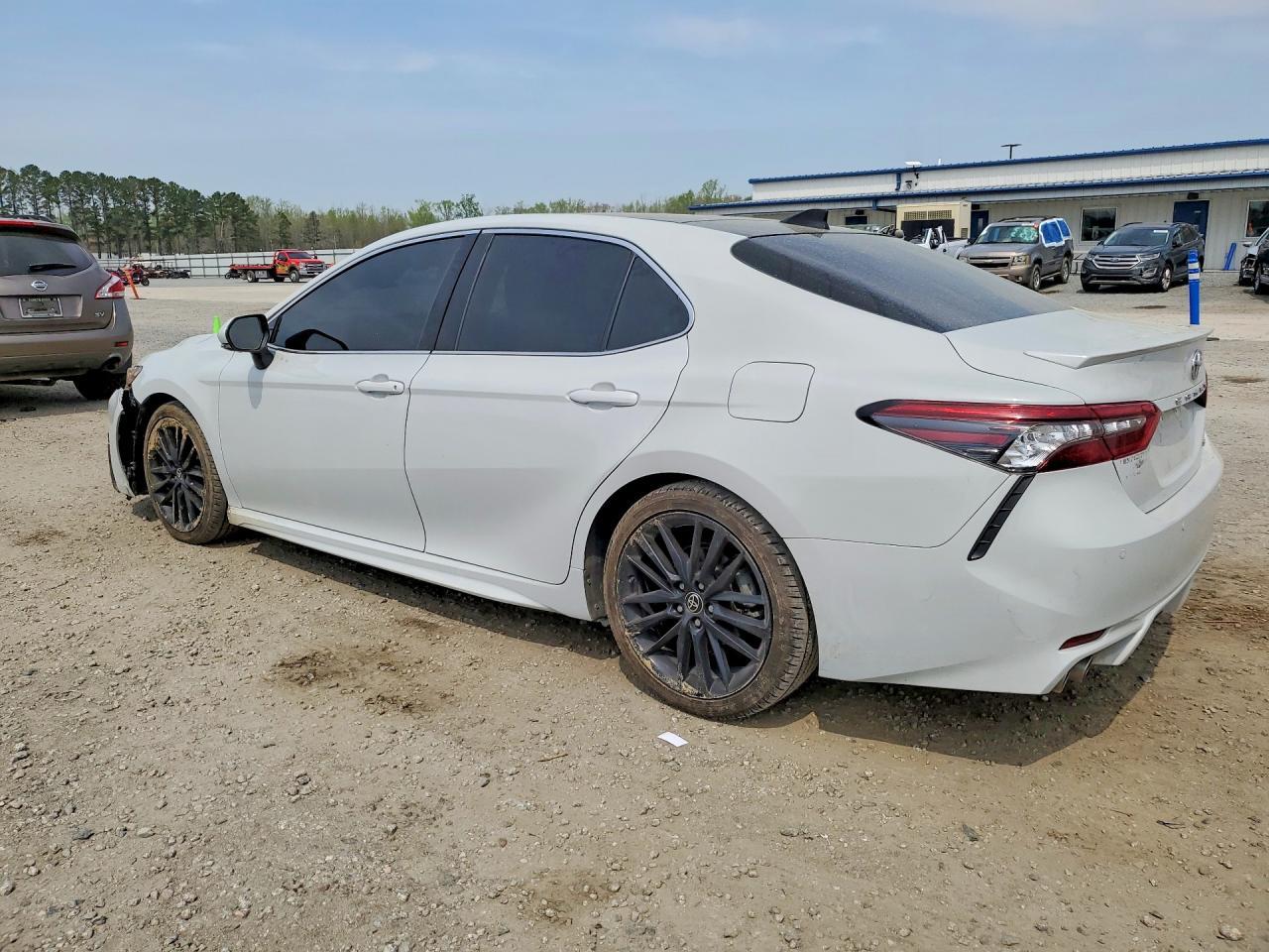 2022 Toyota Camry Xse V6 - Image 2