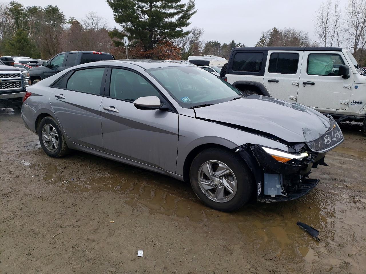 2025 Hyundai Elantra Se - Image 4