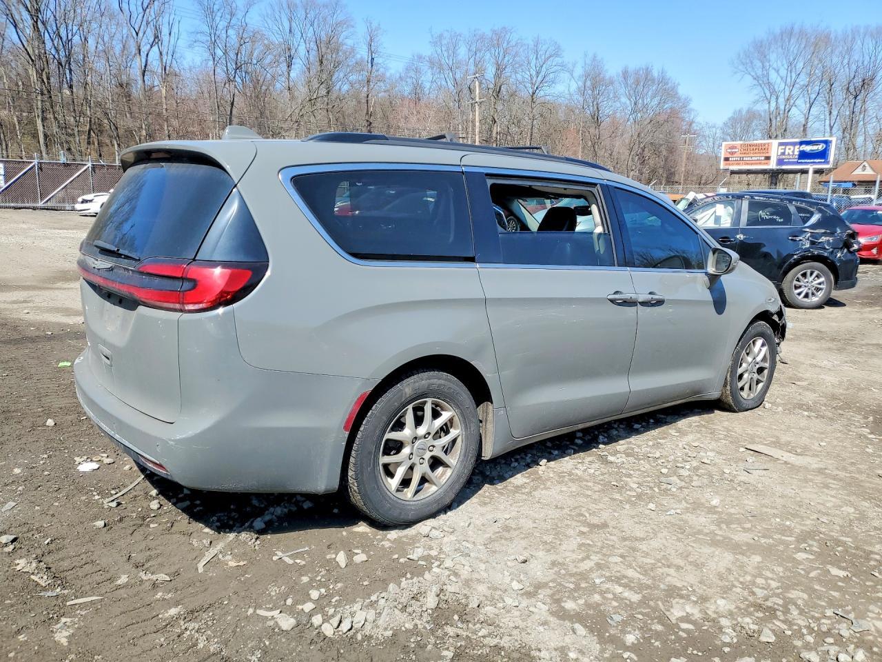 2022 Chrysler Pacifica Touring L - Фото 3