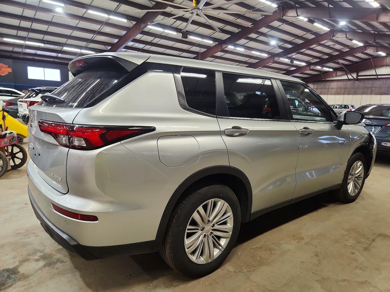 2024 Mitsubishi Outlander Es - Image 3