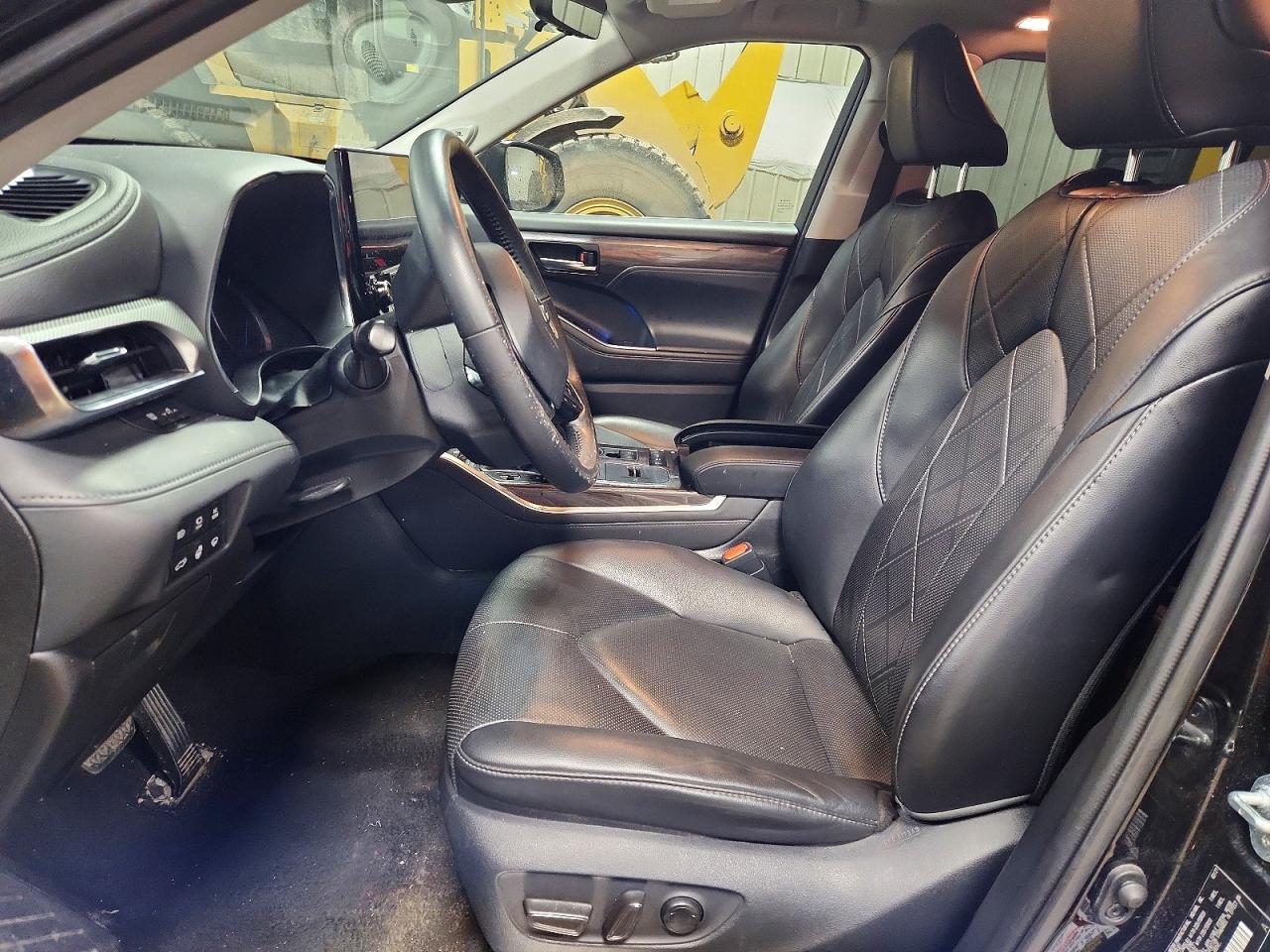 2021 Toyota Highlander Hybrid Platinum - Image 7