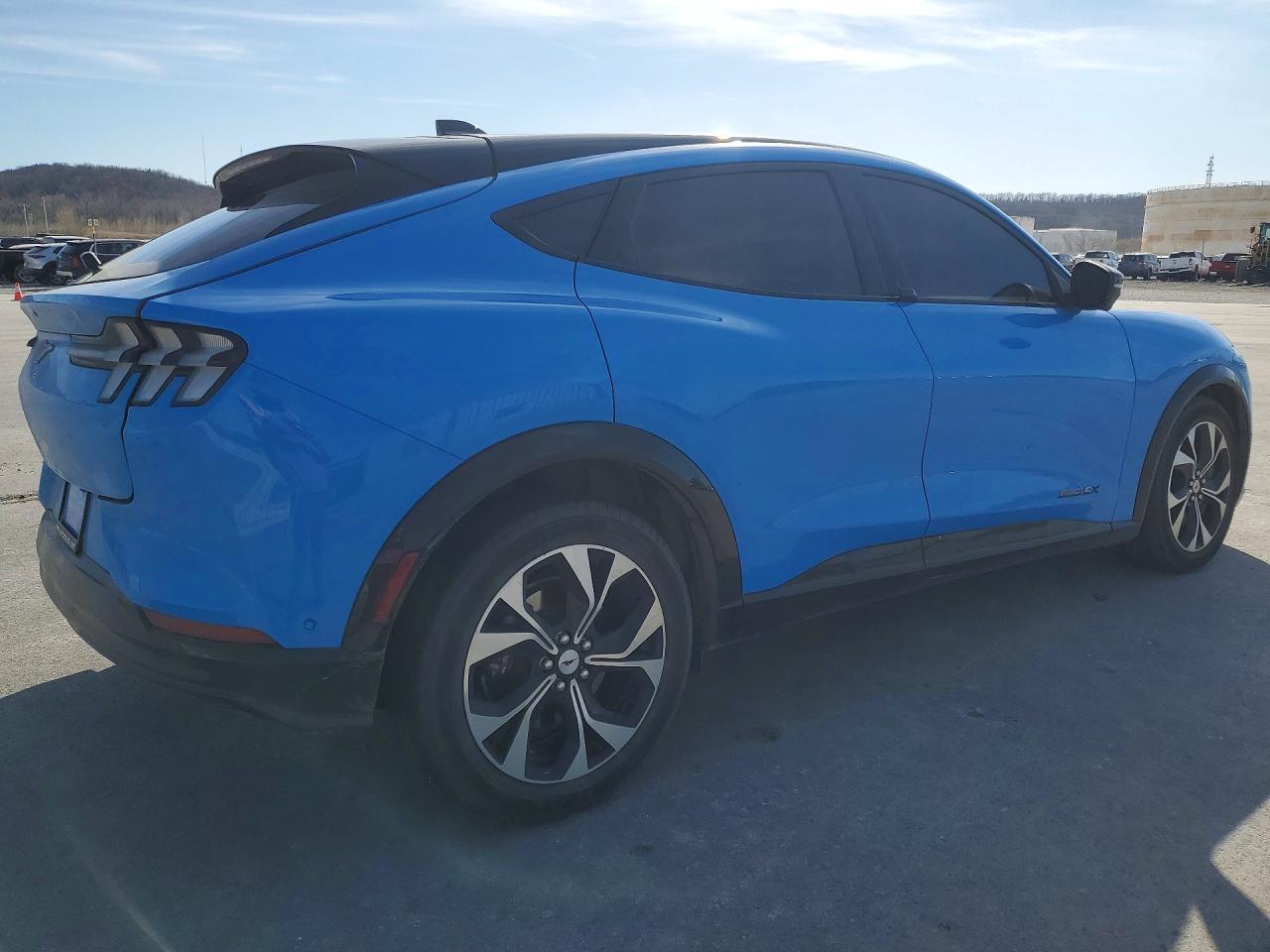 2023 Ford Mustang Mach-E Premium - Фото 3