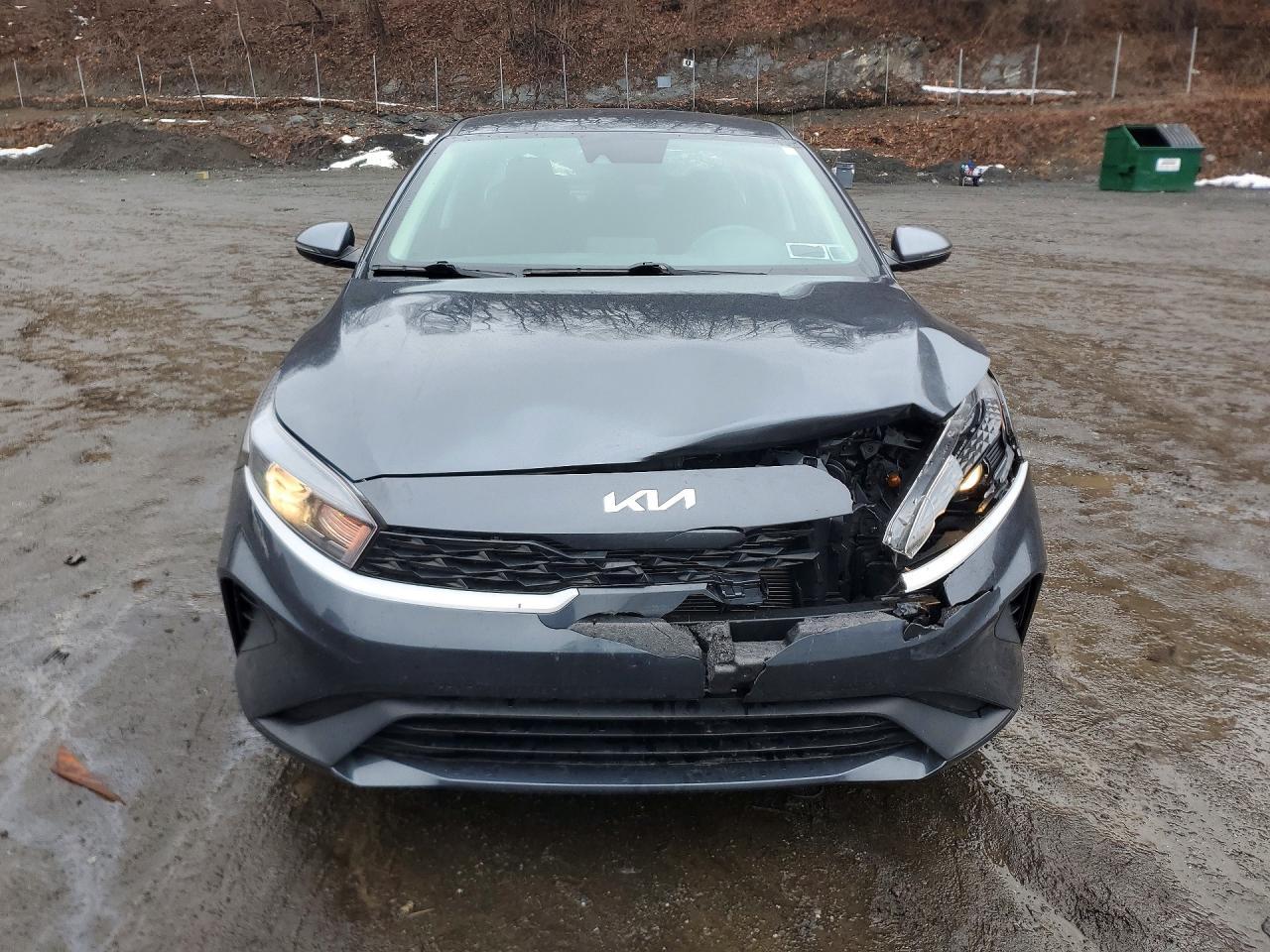 2023 Kia Forte Lxs - Image 5