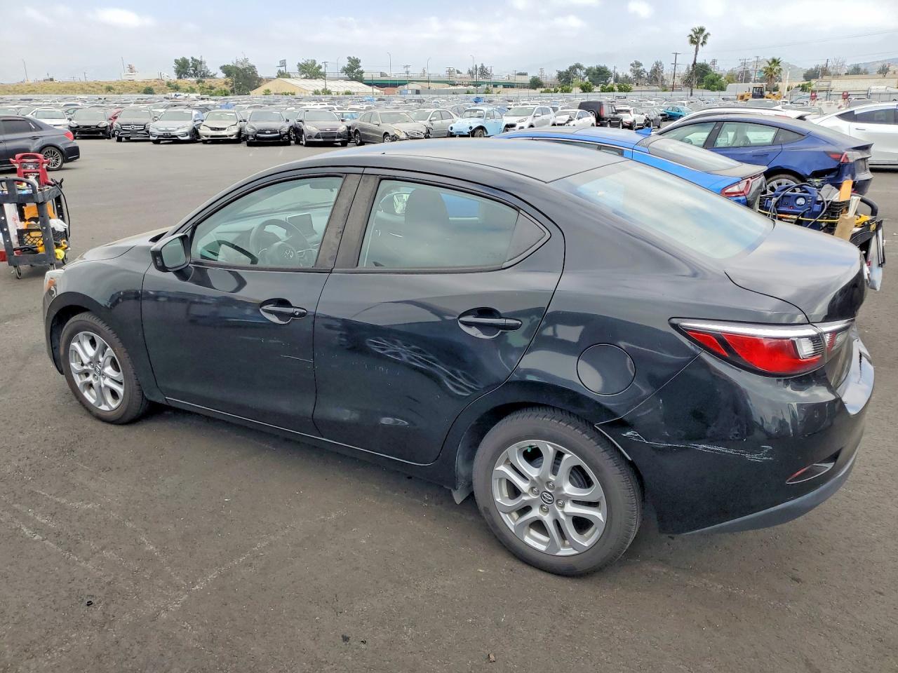 2017 Toyota Yaris Ia Base - Image 2