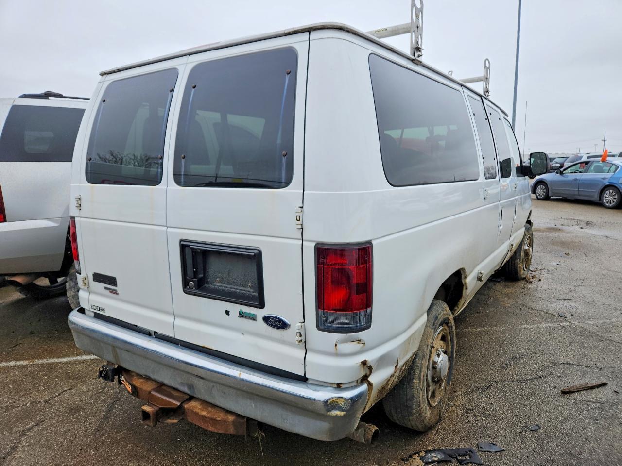 2012 Ford Econoline E350 Super Duty Wagon - Image 3