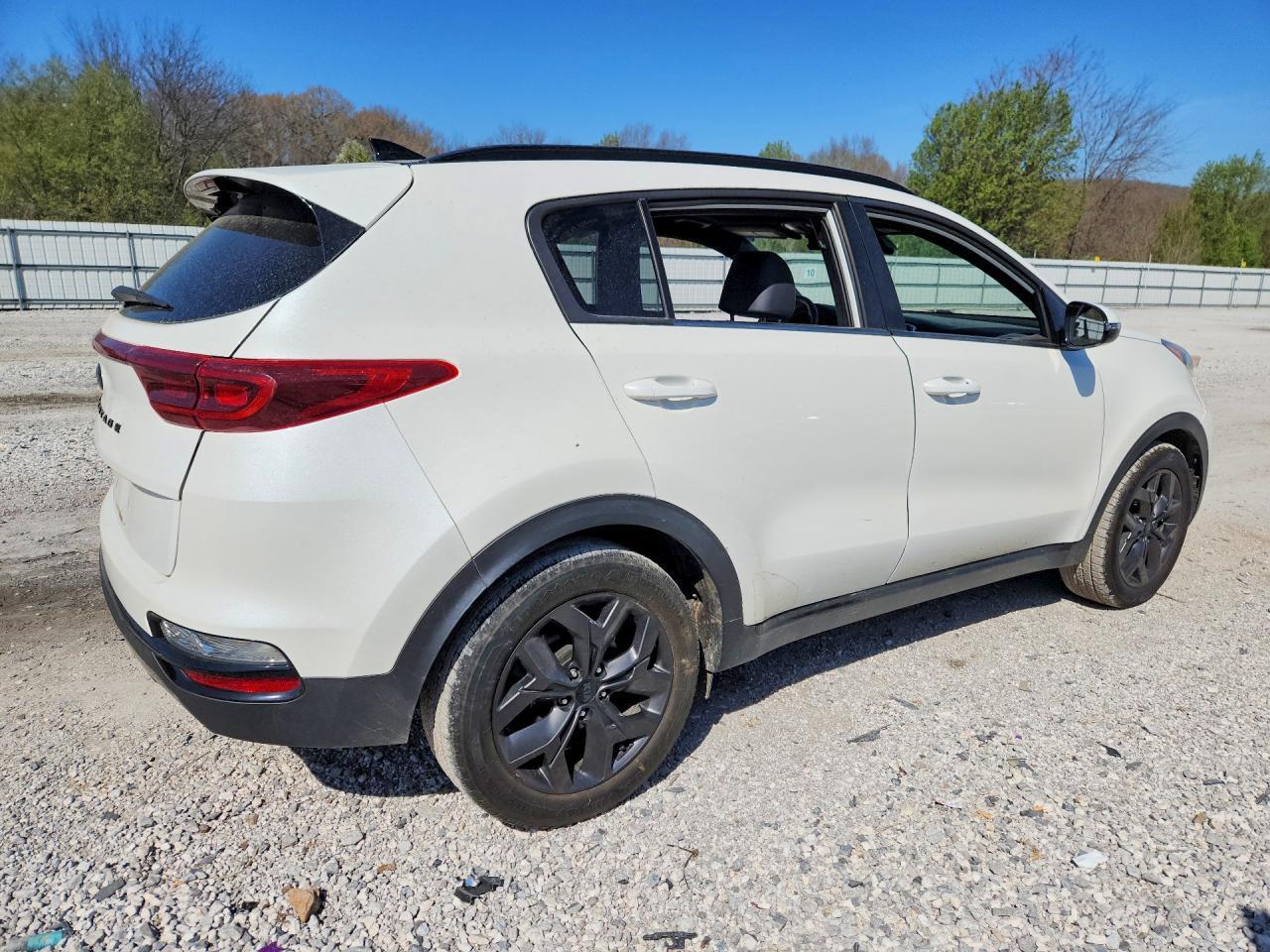 2022 Kia Sportage - Image 3