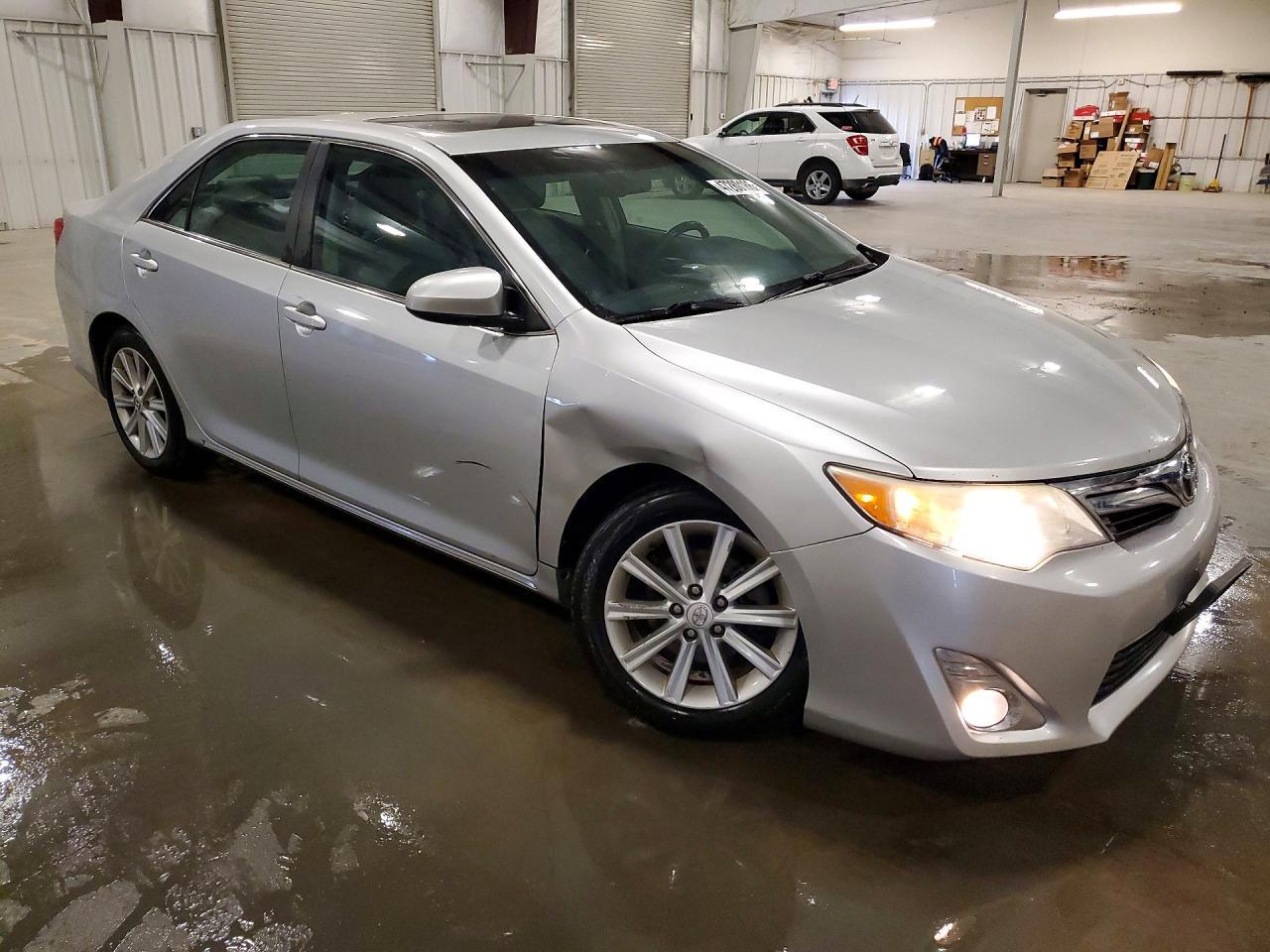 2014 Toyota Camry Xle V6 - Image 4