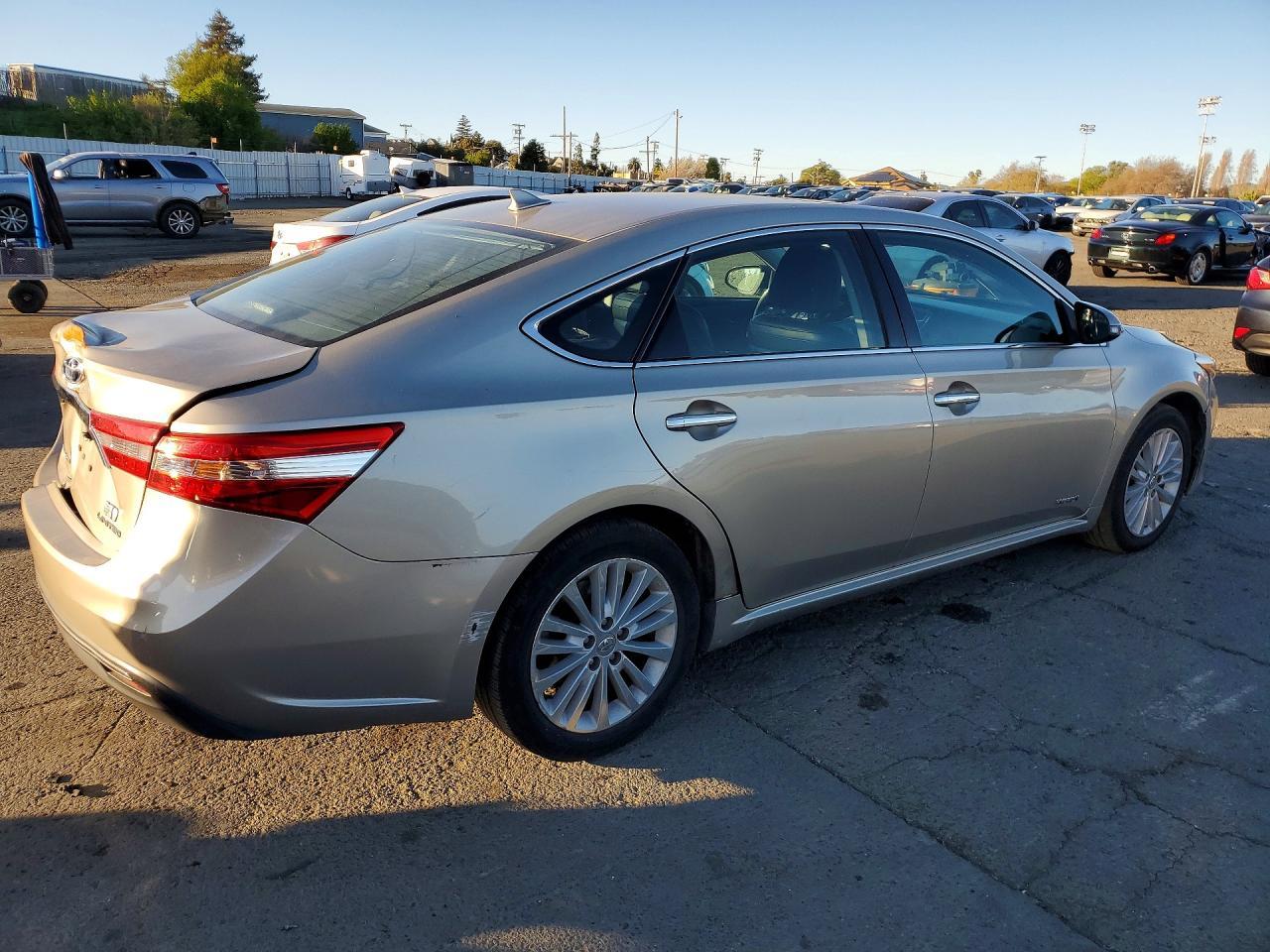 2013 Toyota Avalon Hybrid Limited - Image 3